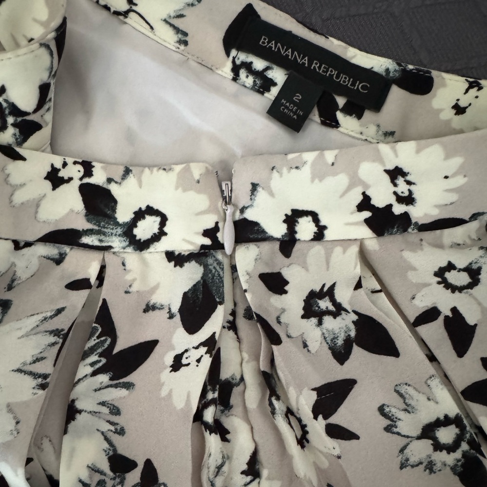 Banana Republic Floral Skater Skirt - Cream and Black, Women’s 2 - Picture 5 of 6